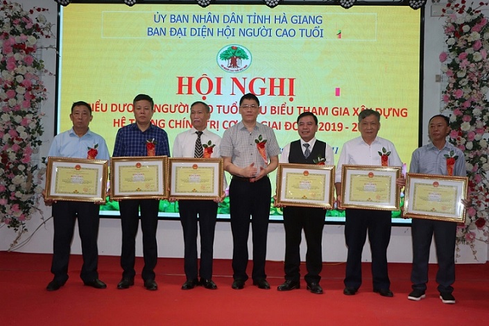 tinh-ha-giang-bieu-duong-nct-tieu-bieu-tham-gia-he-thong-chinh-tri-co